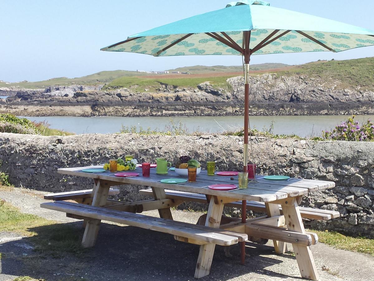 Angorfa Villa Cemaes Bay Exterior photo